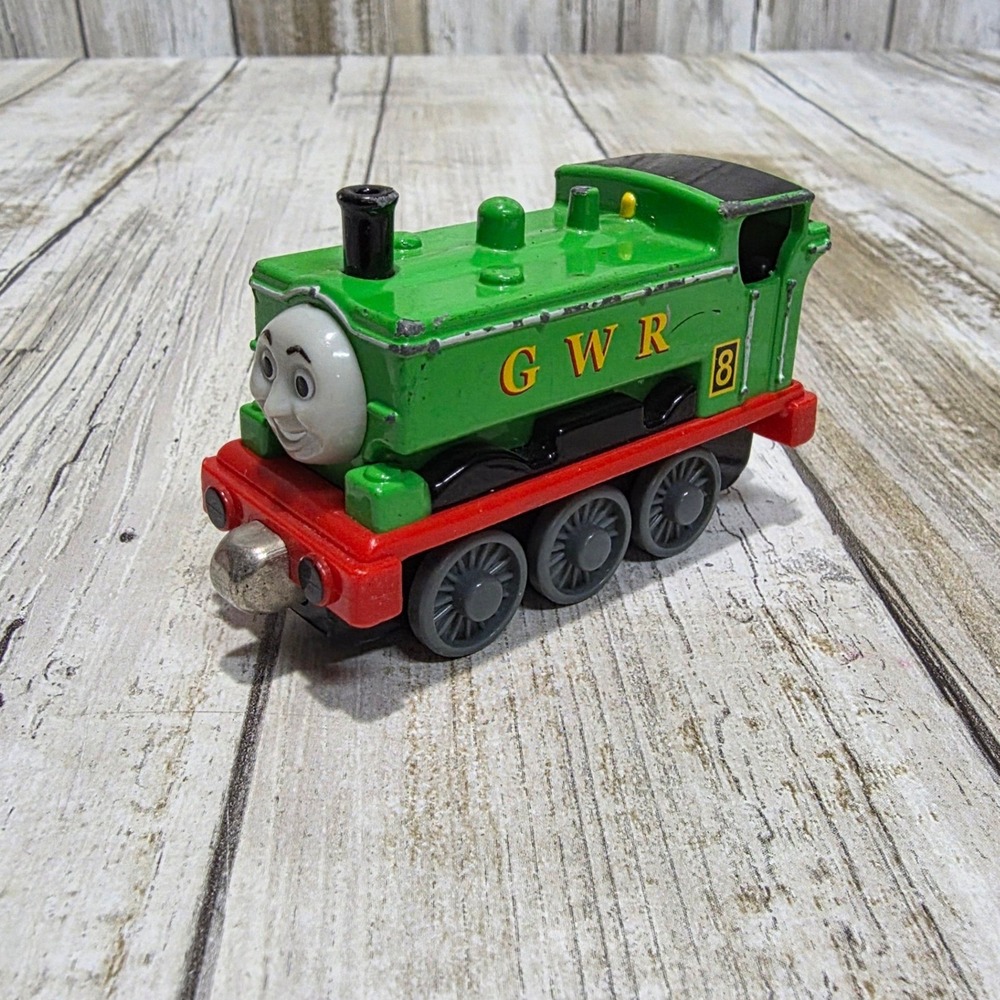 Thomas & Friends Take Along Duck GWR Green Diecast Train Engine Number 8 2004 - Picture 9 of 9